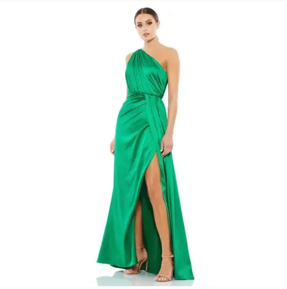 IEENA for Mac Duggal Gathered One Shoulder Satin Gown Emerald Green 26654 Size 2